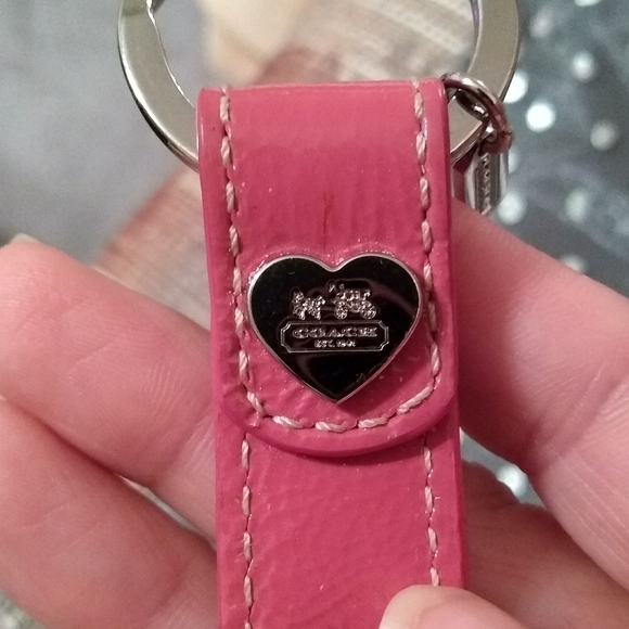 Coach Heart Keychain - Picture 4 of 6